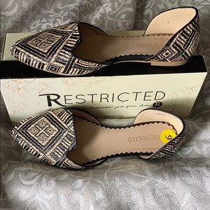 Restricted Glendale Black Flats